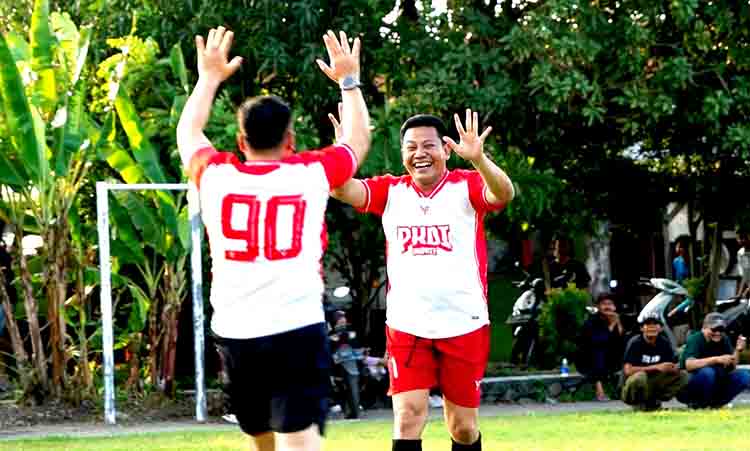 Fun football bupati sidoarjo dan dandim 0816 sidoarjo kompak lawan kades se kecamatan sukodono