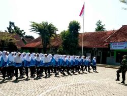 Giat MPLS, Babinsa Kodim Bojonegoro berikan Pendidikan Karakter