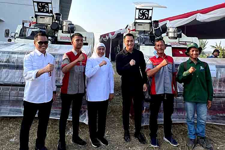 Gubernur jatim salurkan 15 unit alsintan ke petani tuban