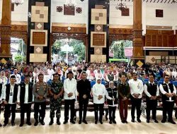 Gubernur jawa timur gulirkan bantuan sosial senilai rp6,53 2