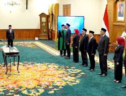 Gubernur Khofifah Kukuhkan Tujuh Komisioner Baru KPID Jatim 2025–2028