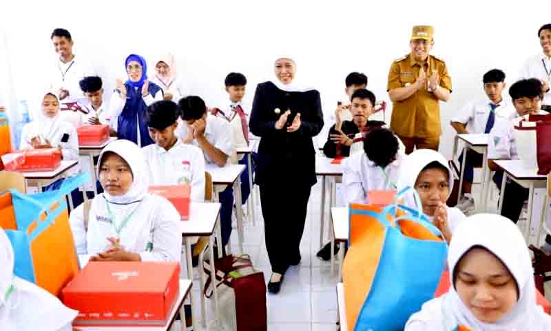 Gubernur khofifah tinjau hari pertama sekolah rakyat