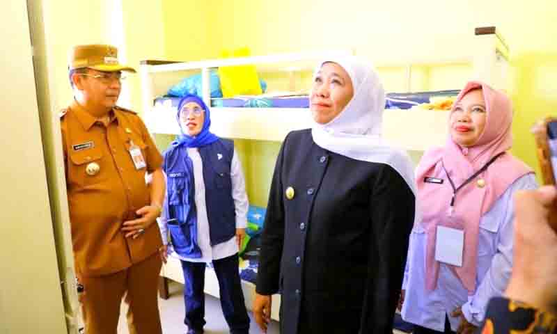 Gubernur khofifah tinjau hari pertama sekolah rakyat 2