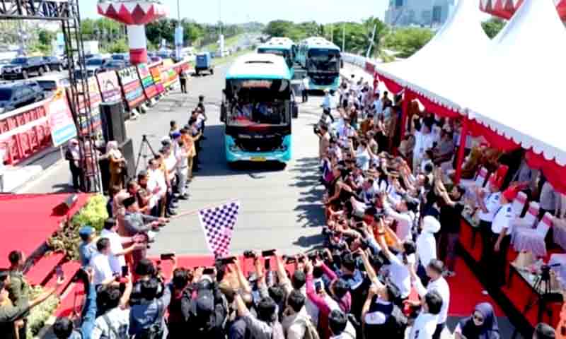Gubernur sulsel resmikan bus trans sulsel