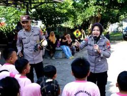 Hari Anak Nasional, Polsek Plemahan ajak Anak TK Tanam Pohon dan Kenalkan Budaya Tertib Berlalulintas