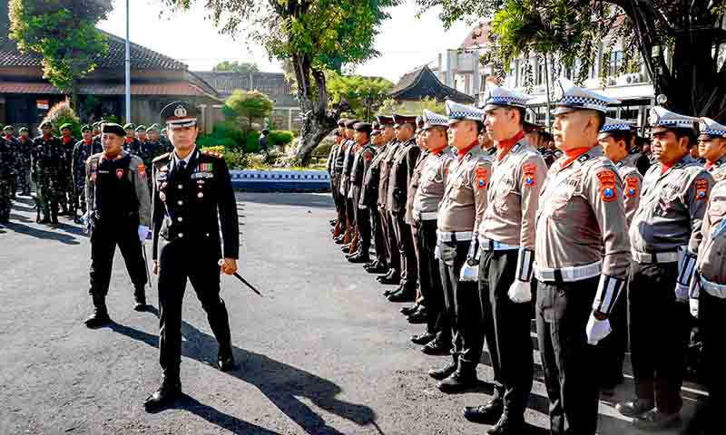 Hari bhayangkara ke 79, anggota polres ngawi banjir penghargaan