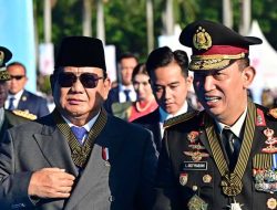 Kapolri dan Presiden Kenakan Tanda Kehormatan Bintang Bhayangkara Utama Saat Pimpin Upacara HUT Bhayangkara ke-79