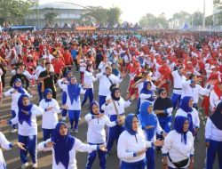 Ribuan Warga Meriahkan Olahraga Bersama Hari Bhayangkara ke – 79 di Stadion Kanjuruhan Malang