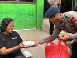 Brimob Gelar Dapur Lapangan di Kampung Melayu, Bantu Warga Terdampak Banjir