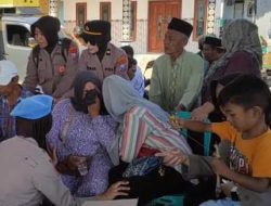 Polwan Polres Pasuruan Kota Beri Pendampingan Keluarga 3 Pemancing yang Hilang di Perairan Lekok