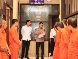 Sidak Ruang Tahanan, Kapolres Kediri Kota Tekankan Personel Profesional dan Berintegritas