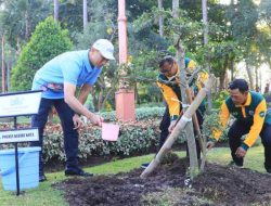 Kapolres Kediri Kota Ikuti Kegiatan Apeksi Bersepeda dalam rangka Penanaman Pohon dan Penyebaran Benih Ikan