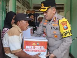Kapolres Probolinggo Serahkan Bantuan Untuk Warga Terdampak Gempa di Tiris