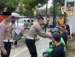 Operasi Patuh Semeru 2025, Polres Ponorogo Beri Helm Gratis untuk Ojol