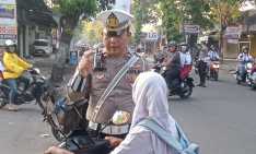 Polres Kediri Edukasi Keselamatan Penggunaan Sepeda Listrik kepada Pelajar