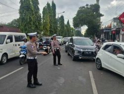 Lakukan Pengawalan Polres Jember Perlancar Jalur Pendistribusian BBM, Masyarakat Dihimbau Tidak Panic Buying