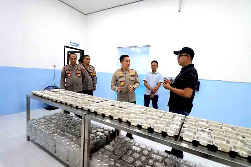 Kapolres bojonegoro tinjau sppg di dander