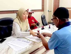 Ketua RT Dan RW Desa Kawu Gembira Terima Honor Operasional Tiga Bulan