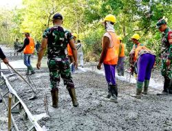 Pembangunan Jalan Cor Beton TMMD 125 Bojonegoro di Desa Soko Terus Dikebut