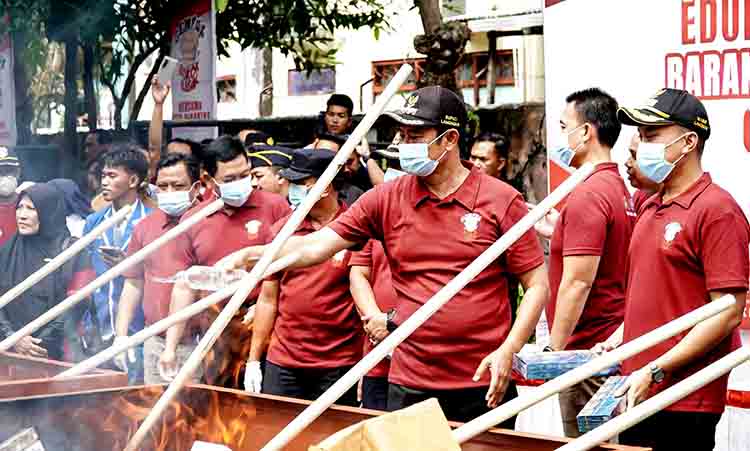 Pemkab lamongan musnahkan barang kena cukai ilegal