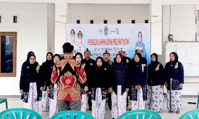 Pengukuhan dan pelantikan ketua tim pembina posyandu desa jatipandak