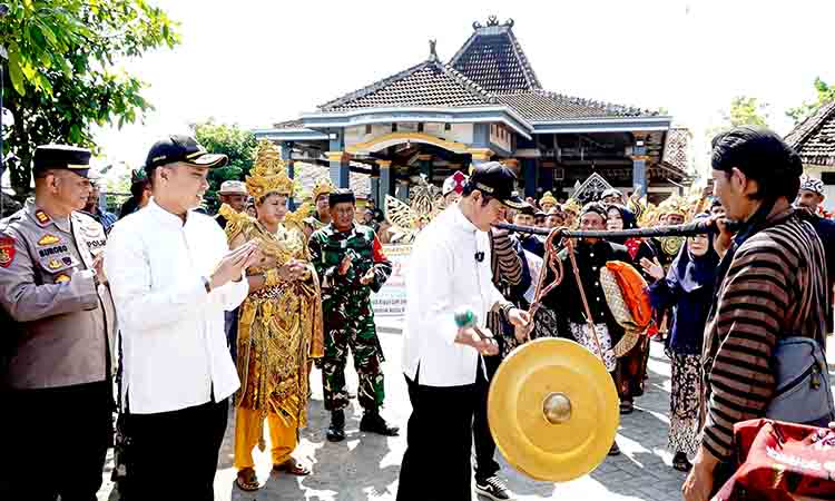 Sedekah bumi dusun graman, bupati lamongan tegaskan komitmen lestarikan warisan budaya