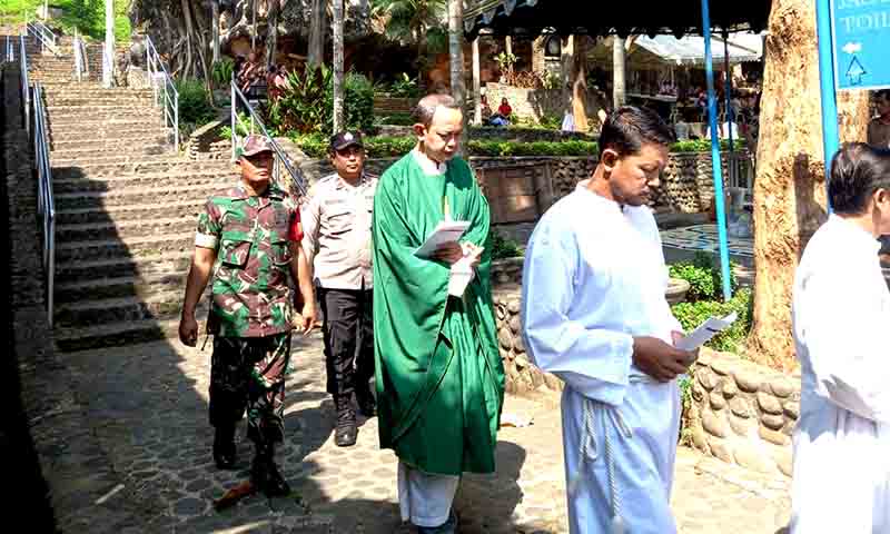 Sinergi tni polri amankan ibadah minggu novena di gereja puhsarang kediri