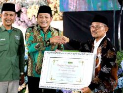 Bupati Subandi Dianugerahi Gelar Bapak Yatim Piatu, Serukan Kepedulian Kolektif untuk Anak Yatim di Sidoarjo