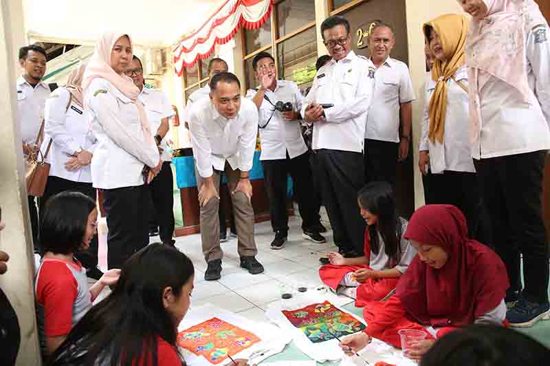 Dok. wali kota eri cahyadi tinja