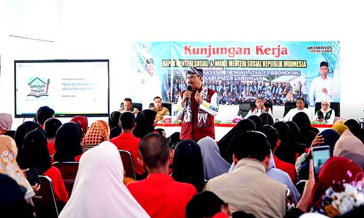 Bupati lamongan dampingi mensos ri tinjau sr ma 25 brondong