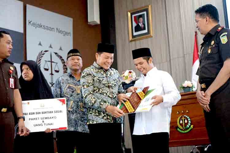 Bupati sidoarjo subandi apresiasi langkah kejari sidoarjo