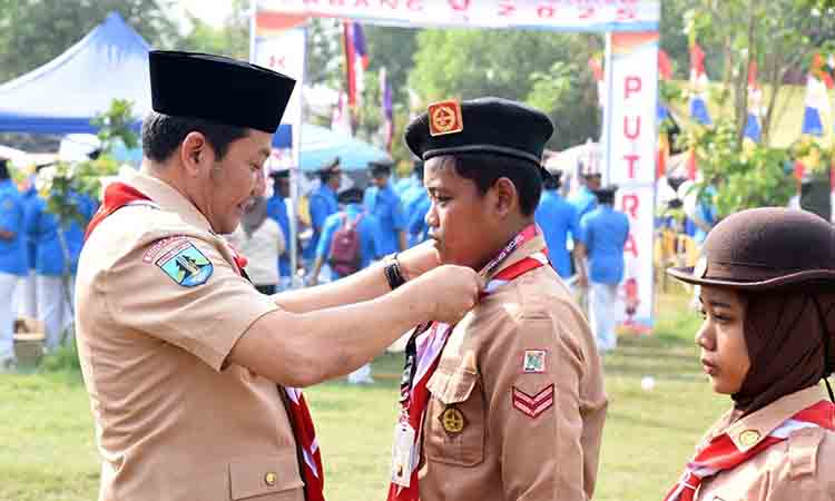 Bupati subandi pimpin hari pramuka ke 64 di sidoarjo