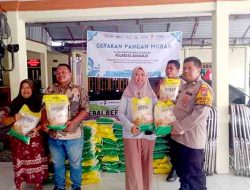 Polsek Tulangan Salurkan Satu Ton Beras Murah di Kebaron, Warga Antusias Serbu Pasar Pangan
