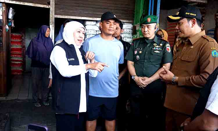 Gubernur jatim tinjau distribusi beras sphp di pasar larangan