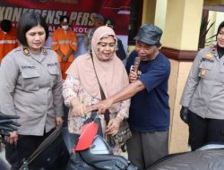 Senyum Sumringah Korban Curanmor di Kota Malang Saat Polisi Temukan dan Kembalikan Motor yang Hilang