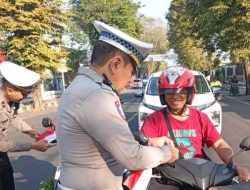 Merah Putih di Jalanan Jember: Polisi Ajak Warga Sambut HUT RI ke – 80 Gelorakan Semangat Nasionalisme