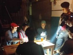 Polres Kediri Kota Rutin Gelar Patroli Dinihari, Temukan Miras Dan Pelajar SMP Yang Masih Nongkrong.Kasat Samapta: Beri Edukasi Bukan Sanksi