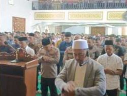 Polda Jatim Gelar Sholat Ghoib untuk Almarhum Driver Ojol Affan Kurniawan