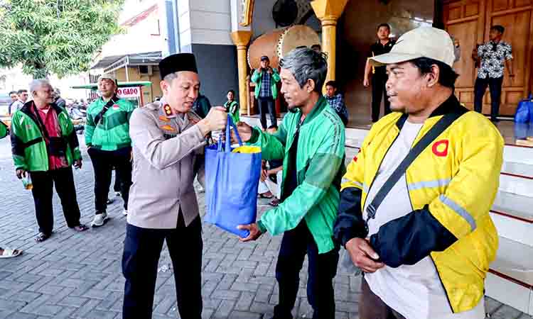 Jumat berkah, polres bojonegoro salurkan sembako
