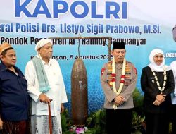 Kapolri Silaturahmi ke Ponpes Al-Hamidy Banyuanyar, Tekankan Sinergitas dan Persatuan