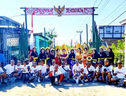 Karnaval Budaya Warnai Puncak HUT ke-80 RI di Desa Dumpiagung Lamongan