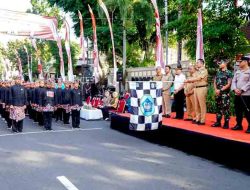 Semarak HUT ke-80 RI, Gerak Jalan Pelajar SD/MI Warnai Kota Lamongan