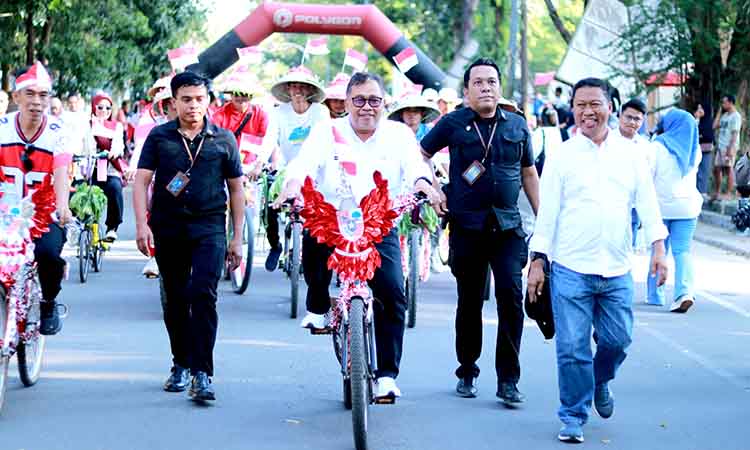 Meriahkan hut ke 80 republik indonesia, pemkab takalar gelar pawai sepeda dan becak hias