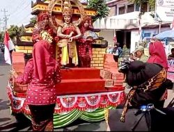 RW 13 Mulyoharjo Tampilkan Legenda Roro Jonggrang, Karnaval HUT ke-80 RI di Pemalang Berlangsung Semarak
