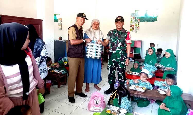 Pemerintah luncurkan program makan bergizi gratis di desa gunungrejo, lamongan