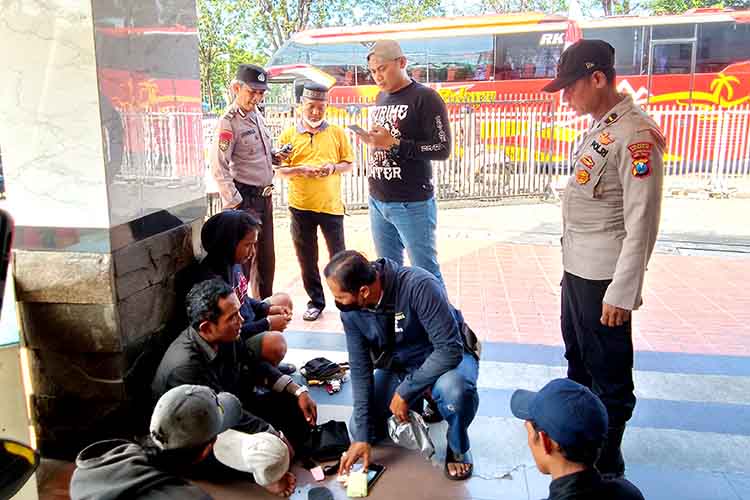 Polsek waru gelar razia di terminal purabaya
