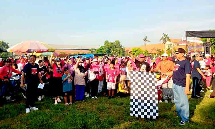 Ribuan warga meriahkan jalan sehat