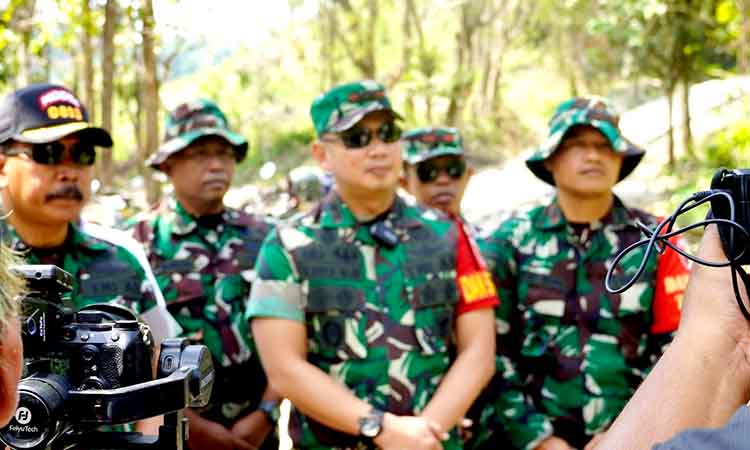 Semangat gotong royong membangun desa