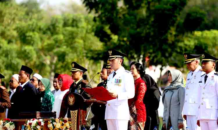 Semangat persatuan warnai upacara hut ke 80 ri di tuban, mas lindra pimpin langsung jalannya upacara