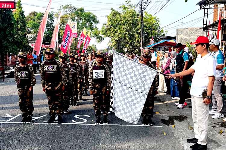 Semarak gerak jalan pelajar warnai peringatan kemerdekaan ke 80 di kedungpring